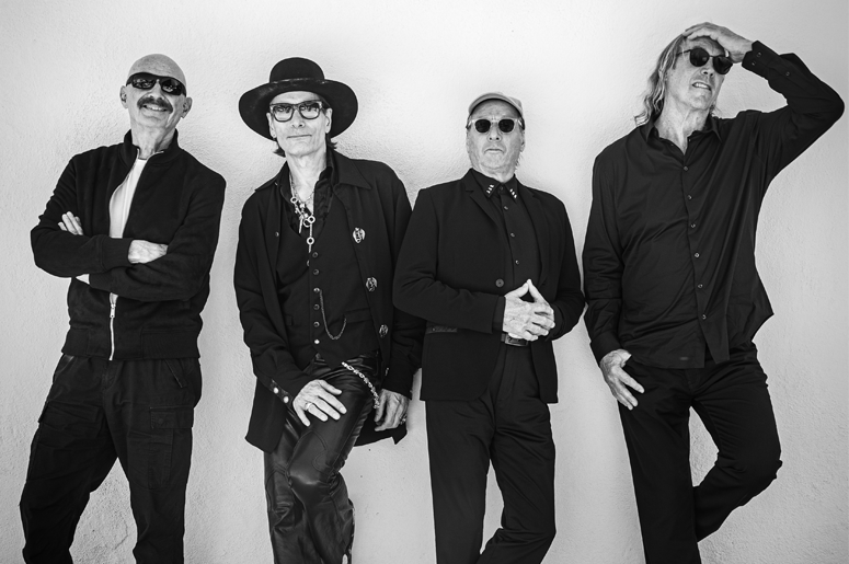 BEAT - Belew, Vai, Levin et Carey interprètent King Crimson des années 80 