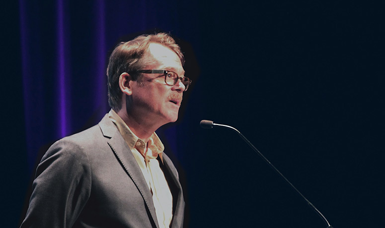 Martin Faucher, directeur artistique et codirecteur général du FTA, lors de la conférence d’ouverture du 100e congrès d’ISPA à la Place des Arts, le 24 mai dernier.